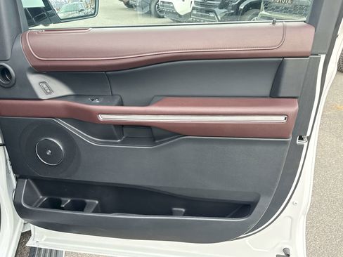 Used 2024 Ford Expedition Max Limited image 23