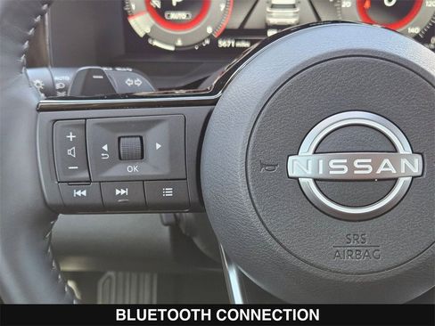 Used 2024 Nissan Pathfinder Platinum image 27