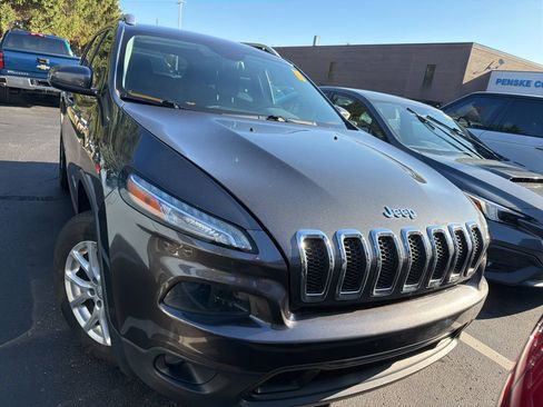 Used 2014 Jeep Cherokee Latitude w/ Comfort/Convenience Group image 5