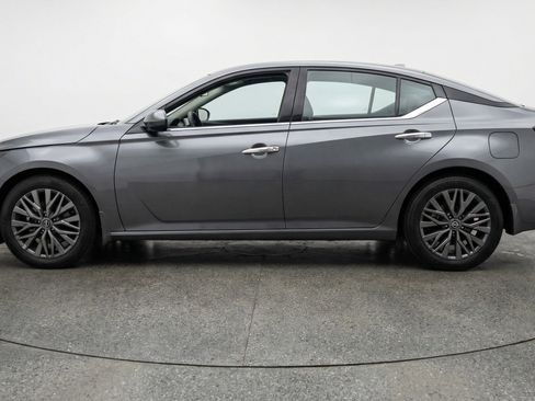 Used 2025 Nissan Altima 2.5 SV image 5