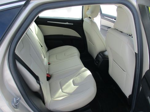 Used 2018 Ford Fusion Titanium image 13