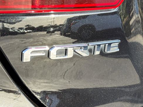 Used 2020 Kia Forte LXS FWD image 13