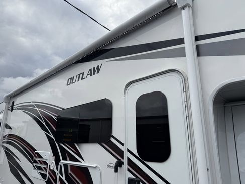 Used 2023 Ford E-450 and Econoline 450 Super Duty w/ Motorhome Prep Package image 15