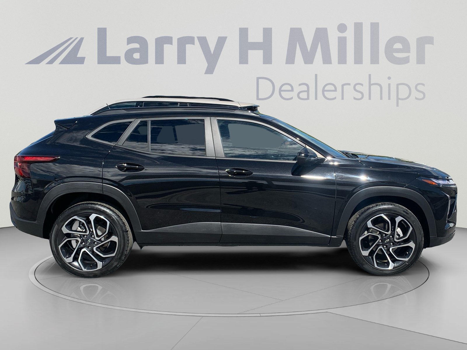 Used 2025 Chevrolet Trax RS w/ Sunroof Package FWD image 6