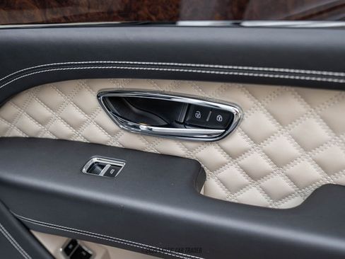 Used 2022 Bentley Bentayga Speed image 92