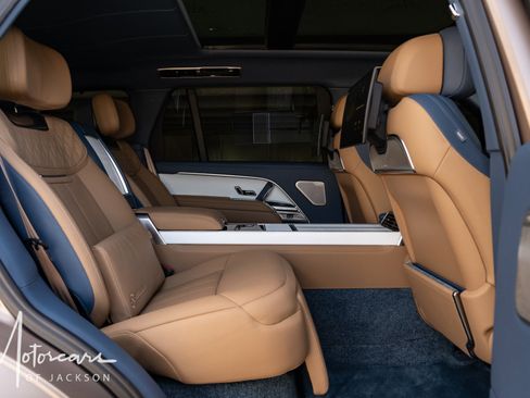 Used 2023 Land Rover Range Rover SV image 40