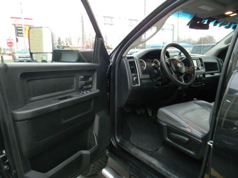 Used 2018 RAM 2500 Tradesman w/ Chrome Appearance Group image 5