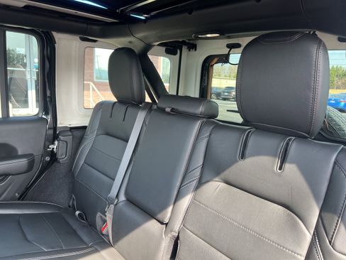 Used 2022 Jeep Wrangler Unlimited Sahara w/ Cold Weather Group image 26