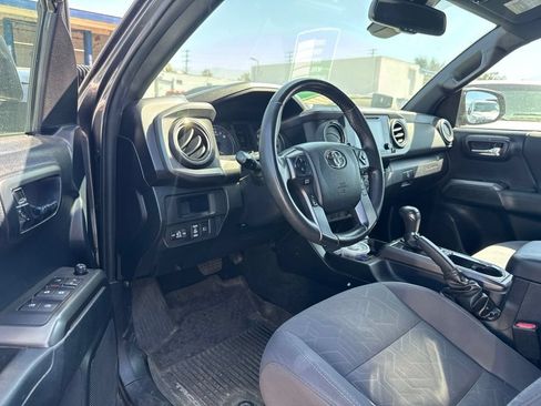 Used 2019 Toyota Tacoma TRD Sport AWD/4WD image 6