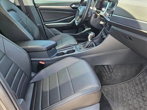 Certified 2023 Volkswagen Jetta SE FWD image 20
