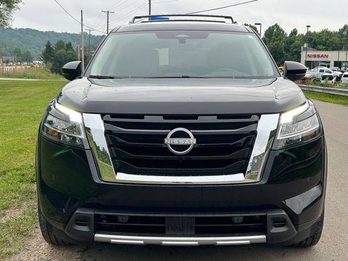 Used 2024 Nissan Pathfinder Platinum AWD/4WD image 2
