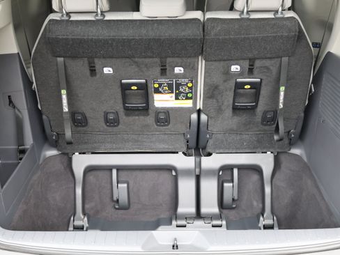 Used 2024 Toyota Sienna LE AWD/4WD image 7
