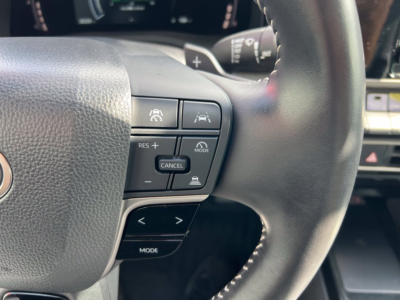 Used 2025 Toyota Camry SE FWD image 27