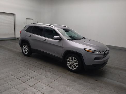Used 2018 Jeep Cherokee Latitude FWD image 11