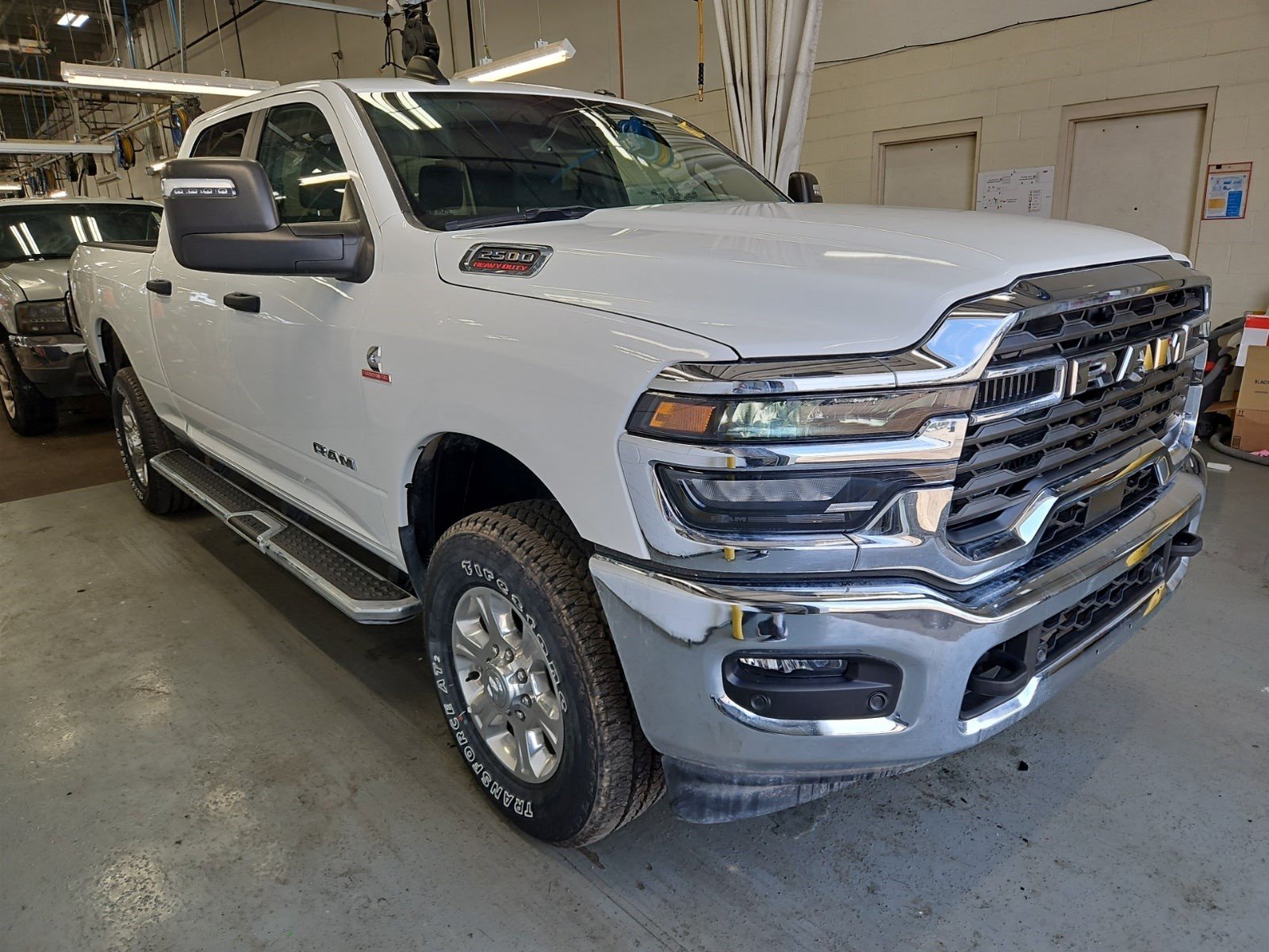 Used 2025 RAM 2500 Big Horn AWD/4WD image 2