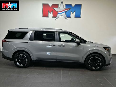 New 2026 Kia Carnival EX FWD image 1