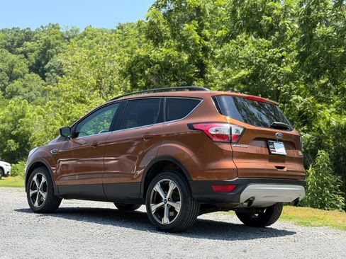 Used 2017 Ford Escape SE w/ Equipment Group 201A AWD/4WD image 6