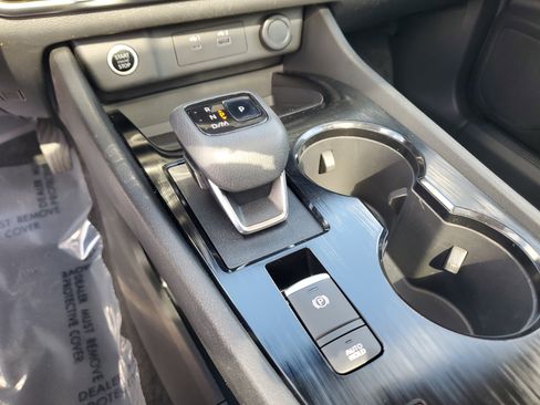 Used 2021 Nissan Rogue SV w/ Premium Package image 22