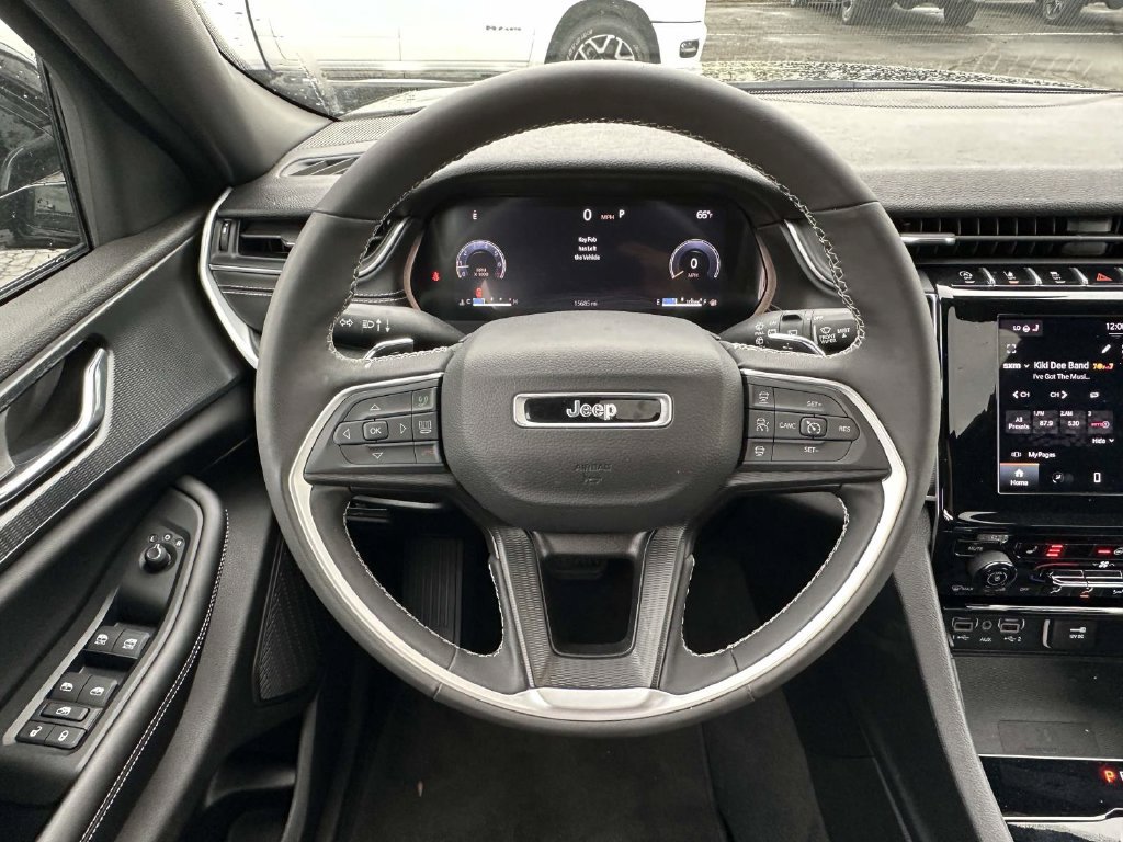 Used 2024 Jeep Grand Cherokee Altitude AWD/4WD image 14