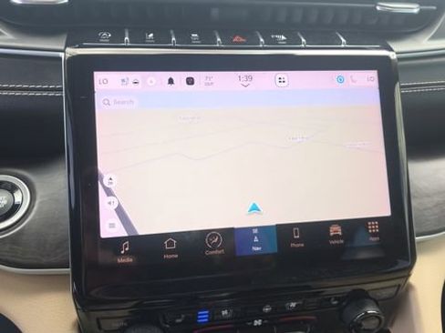 Used 2022 Jeep Grand Cherokee L Limited w/ Luxury Tech Group II image 22