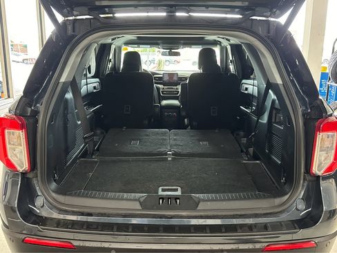 Used 2022 Ford Explorer XLT w/ Equipment Group 202A AWD/4WD image 8