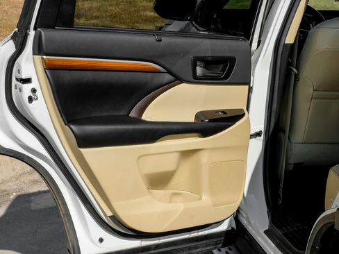 Used 2019 Toyota Highlander Limited FWD image 55