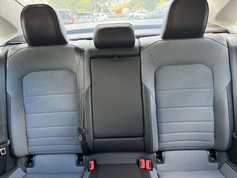 Used 2025 Volkswagen Jetta SE image 32