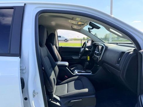 Used 2017 Chevrolet Colorado LT w/ Redline Special Edition AWD/4WD image 11