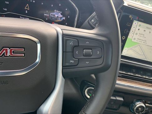 Used 2025 GMC Sierra 2500 SLE AWD/4WD image 18