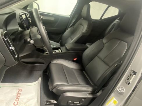 Used 2025 Volvo XC40 B5 Plus image 11
