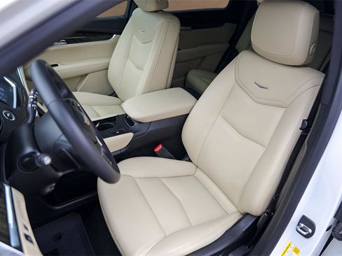 Used 2017 Cadillac XT5 FWD image 7