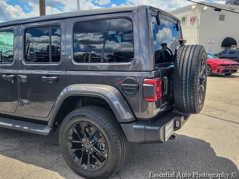 Certified 2025 Jeep Wrangler Unlimited Sahara AWD/4WD image 9