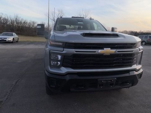 Used 2024 Chevrolet Silverado 2500 Custom w/ Custom Value Package image 4