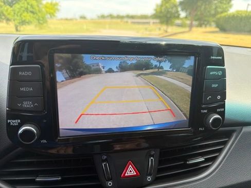 Used 2019 Hyundai Elantra GT w/ Style Package 02 FWD image 14