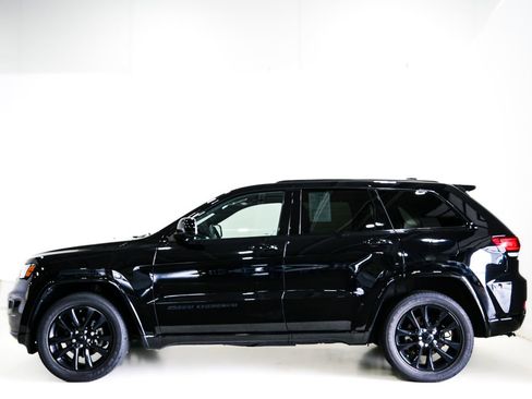Used 2020 Jeep Grand Cherokee Altitude AWD/4WD image 6