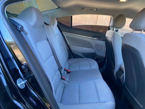 Used 2017 Hyundai Elantra SE image 41