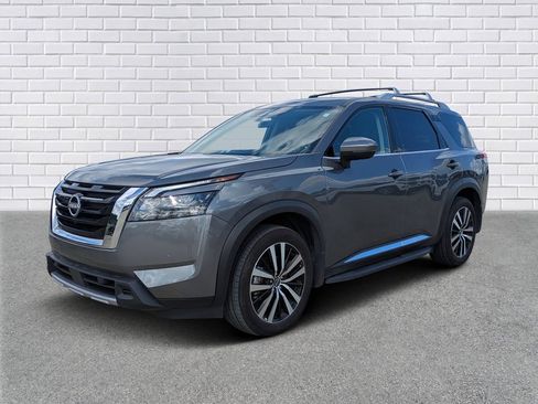 Used 2025 Nissan Pathfinder Platinum w/ Cargo Package FWD image 1