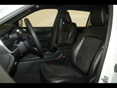 Used 2023 Jeep Grand Cherokee L Laredo AWD/4WD image 25