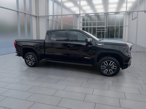 Used 2024 GMC Sierra 1500 AT4 w/ Technology Package AWD/4WD image 9