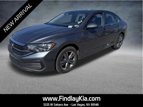 Used 2024 Volkswagen Jetta SE image 1