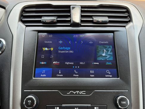 Used 2020 Ford Fusion SE FWD image 29