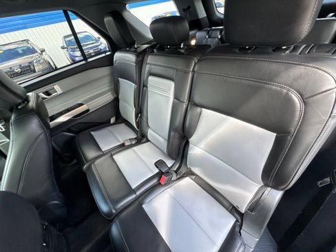 Used 2022 Ford Explorer XLT w/ Equipment Group 202A AWD/4WD image 16