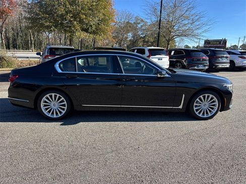 Used 2022 BMW 740i xDrive w/ Premium Package image 8