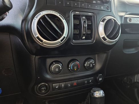 Used 2014 Jeep Wrangler Unlimited Sport image 17