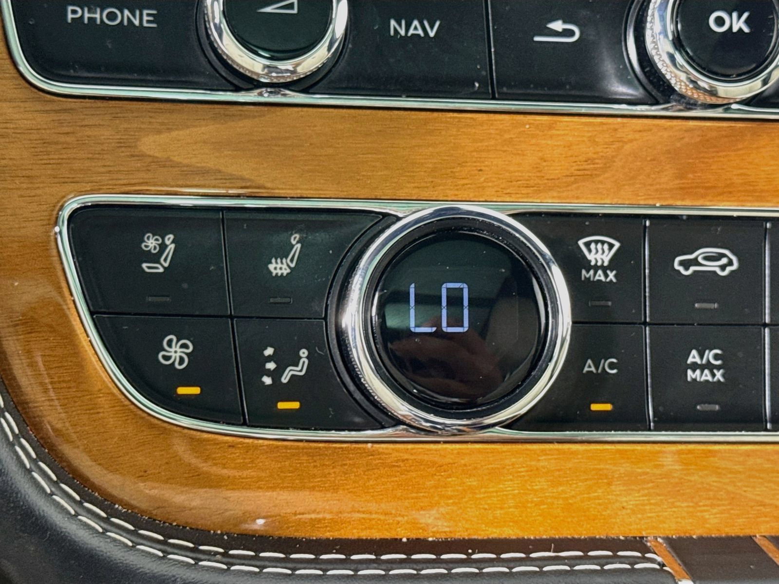 Certified 2023 Bentley Bentayga Extended Wheelbase AWD/4WD image 19