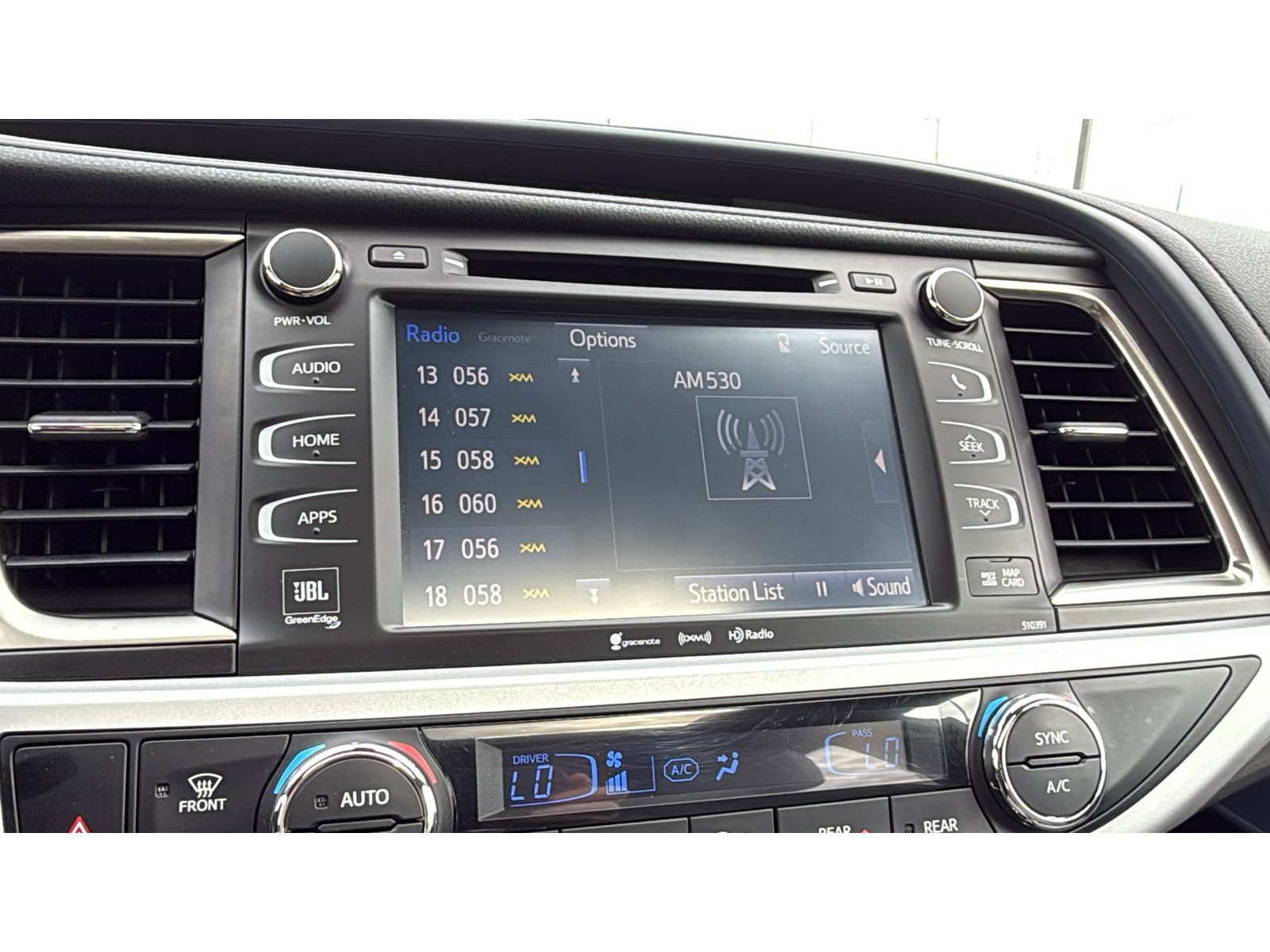 Used 2019 Toyota Highlander Limited AWD/4WD image 19