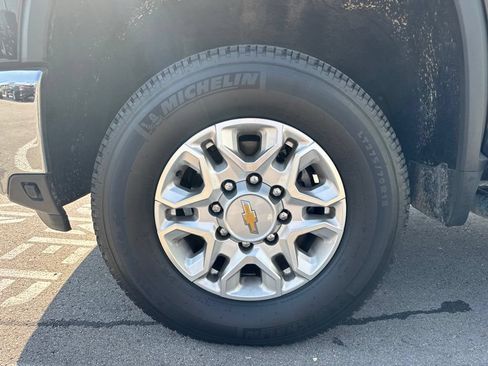 Used 2024 Chevrolet Silverado 2500 LTZ AWD/4WD image 28