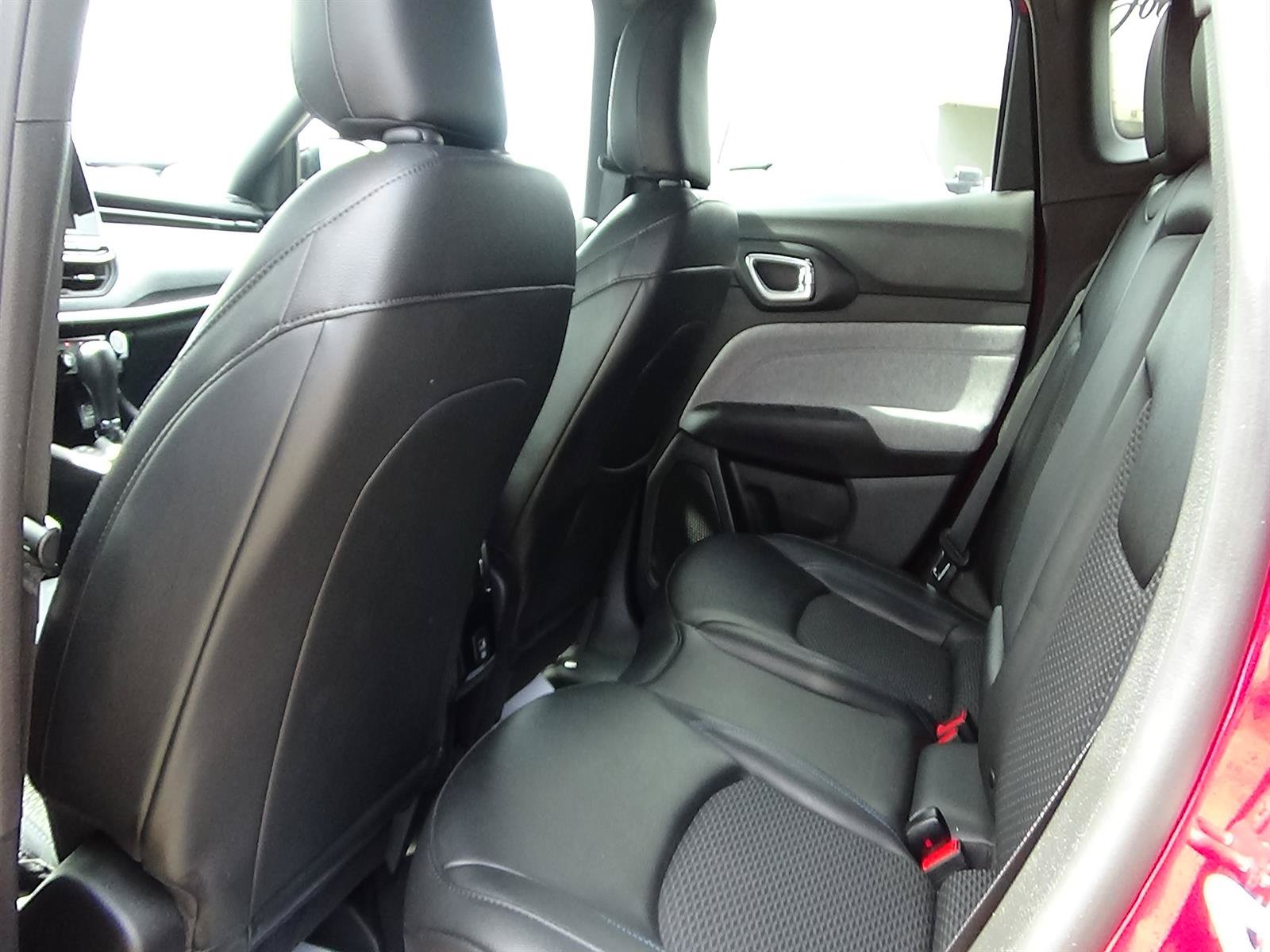 Certified 2025 Jeep Compass Latitude AWD/4WD image 12