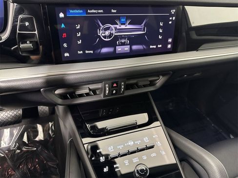 Certified 2025 Porsche Cayenne image 30