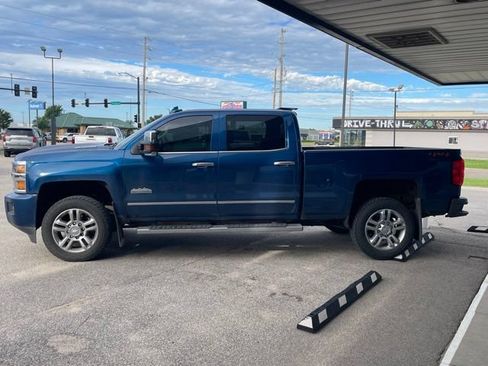 Used 2019 Chevrolet Silverado 2500 High Country w/ Duramax Plus Package AWD/4WD image 3